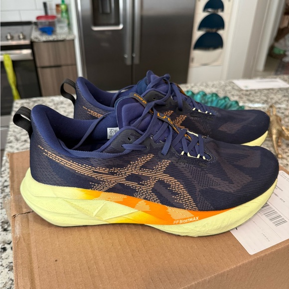 Asics Novablast 5 - Picture 1 of 8